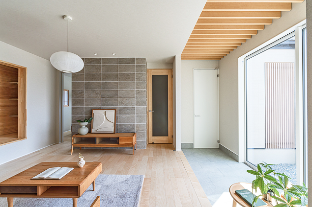 写真：白山市柴木FBタイプ モデルハウスのリビング・土間
